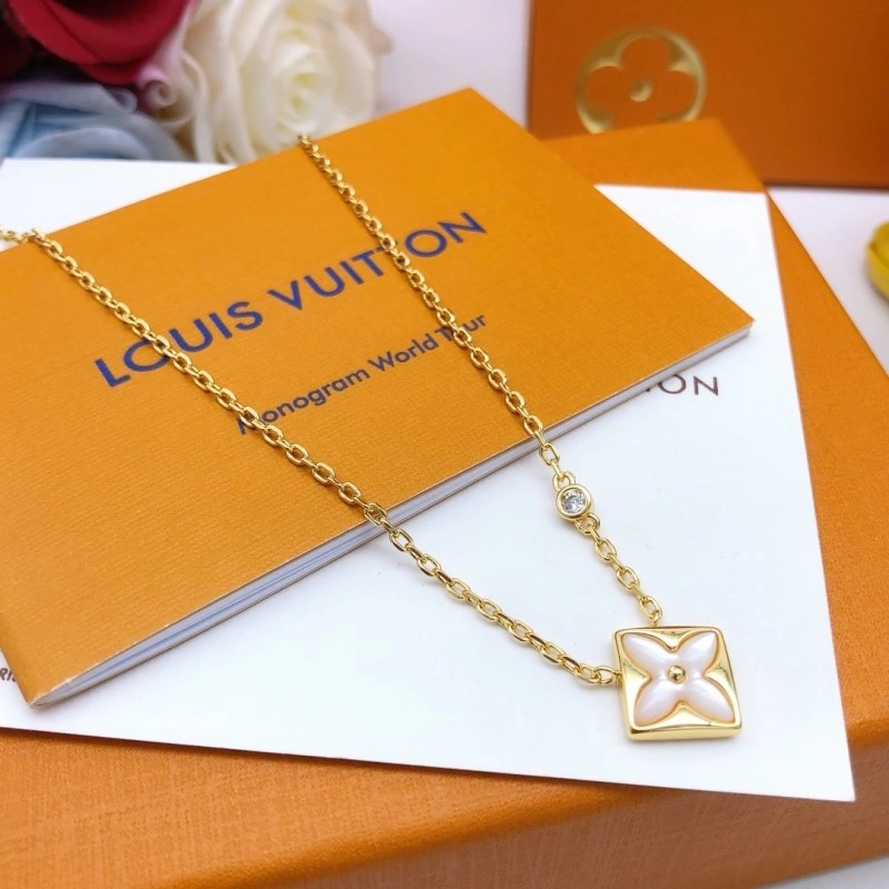Supportive Louis Vuitton Necklaces 247726