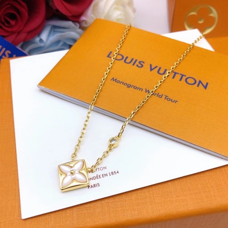 Supportive Louis Vuitton Necklaces 247726