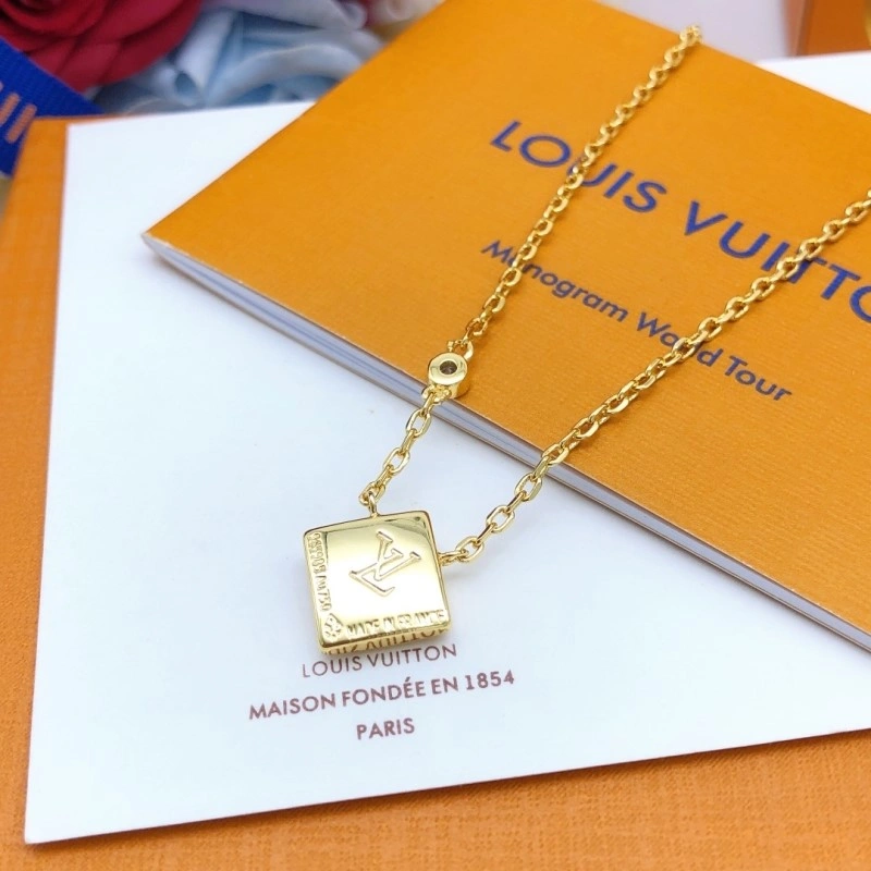 Supportive Louis Vuitton Necklaces 247726
