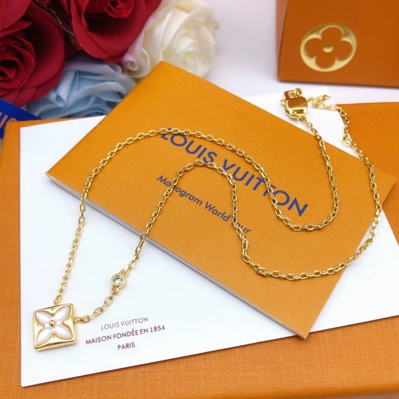 Supportive Louis Vuitton Necklaces 247726