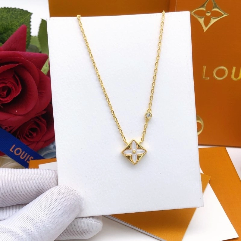Supportive Louis Vuitton Necklaces 247726