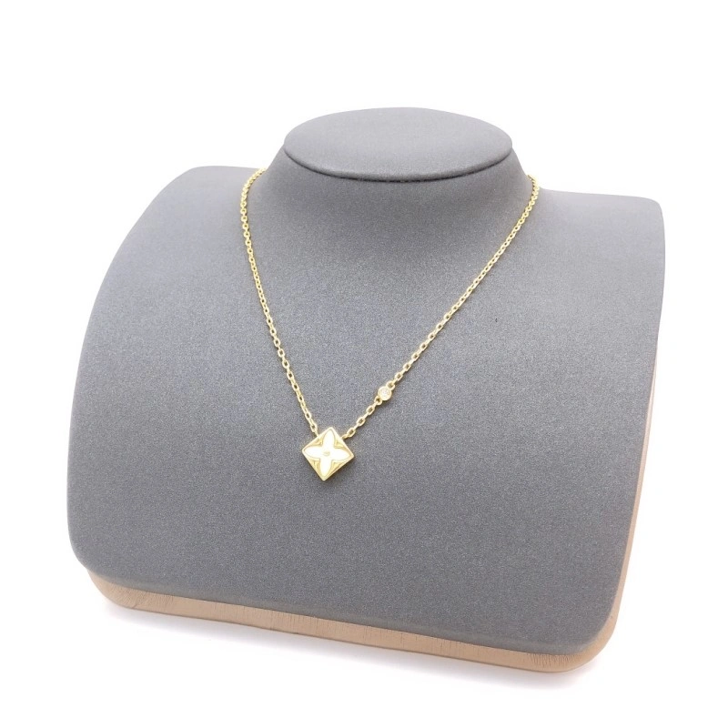 Supportive Louis Vuitton Necklaces 247726