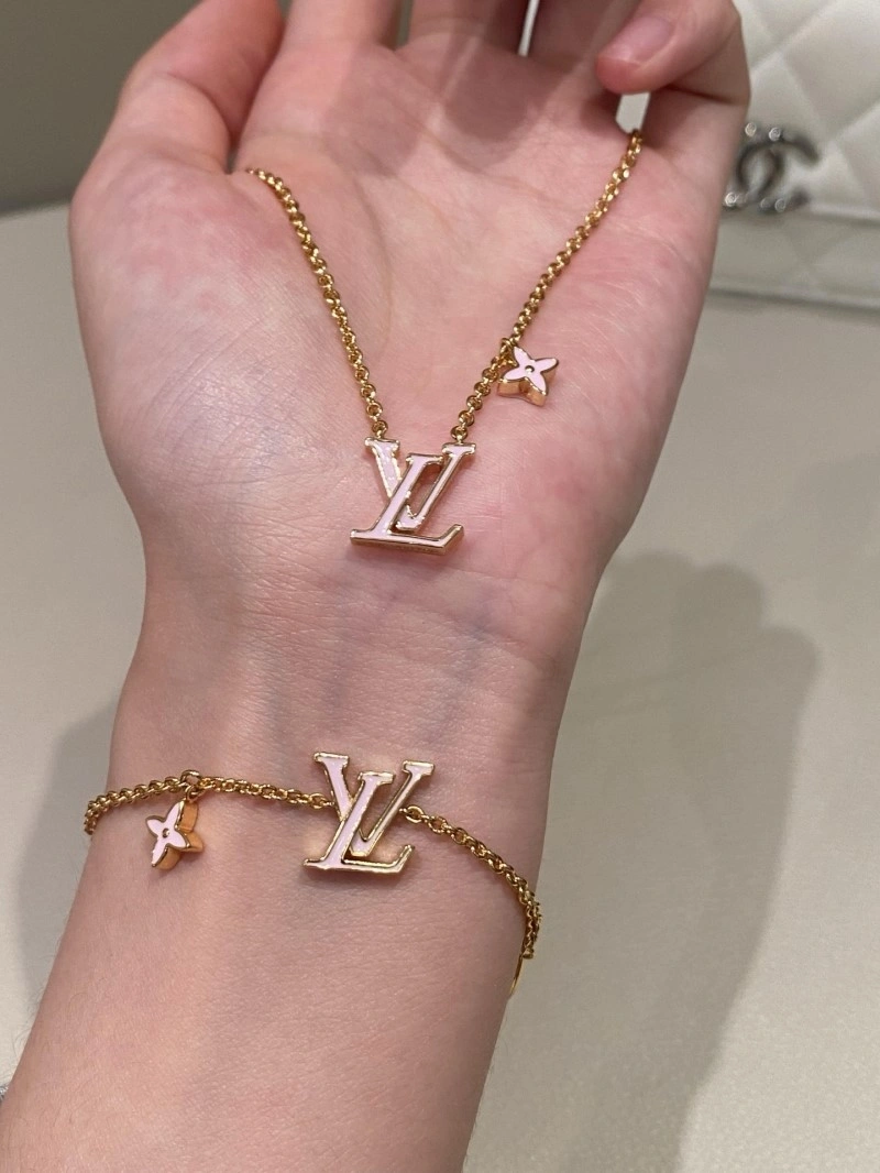 ZeroBulk Louis Vuitton Necklaces 247711