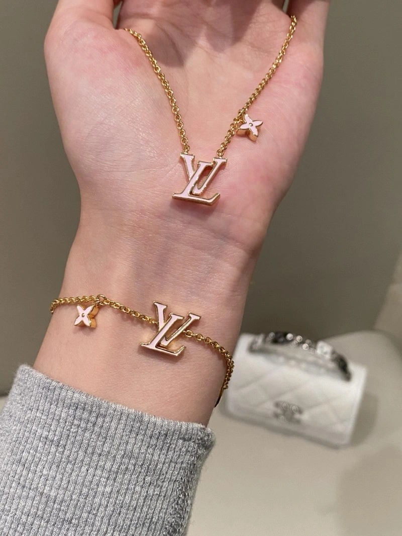 ZeroBulk Louis Vuitton Necklaces 247711