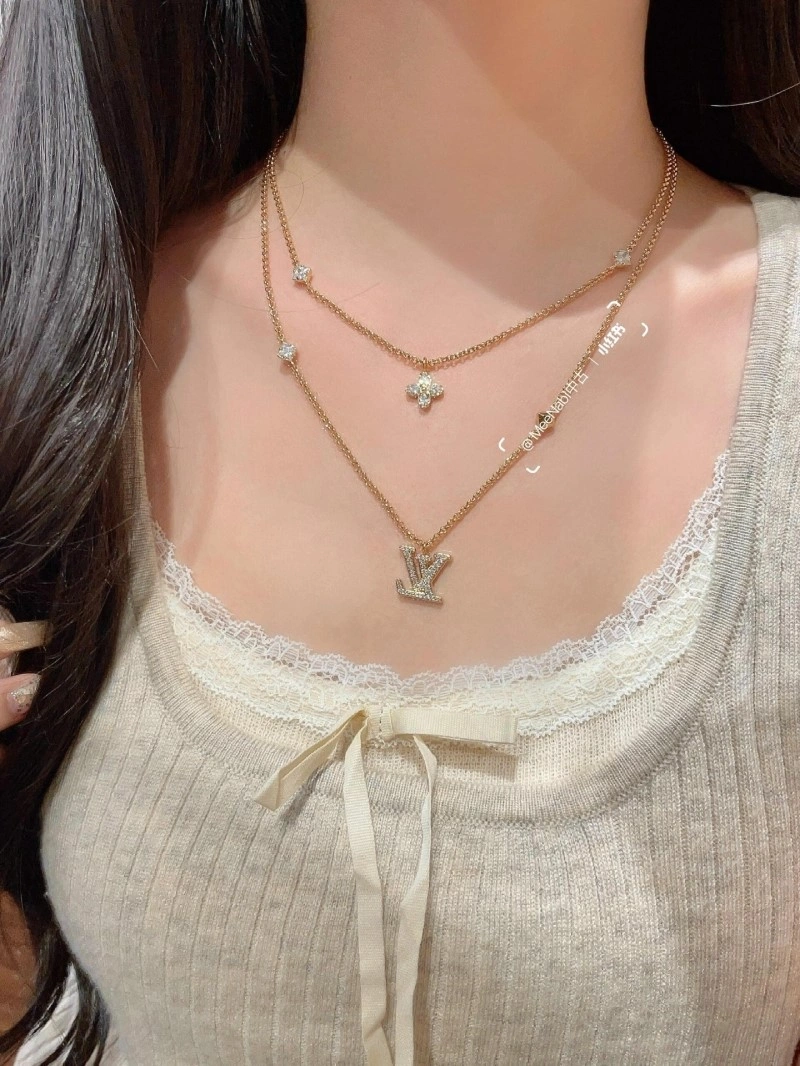 Louis Vuitton Necklaces Durable 247716