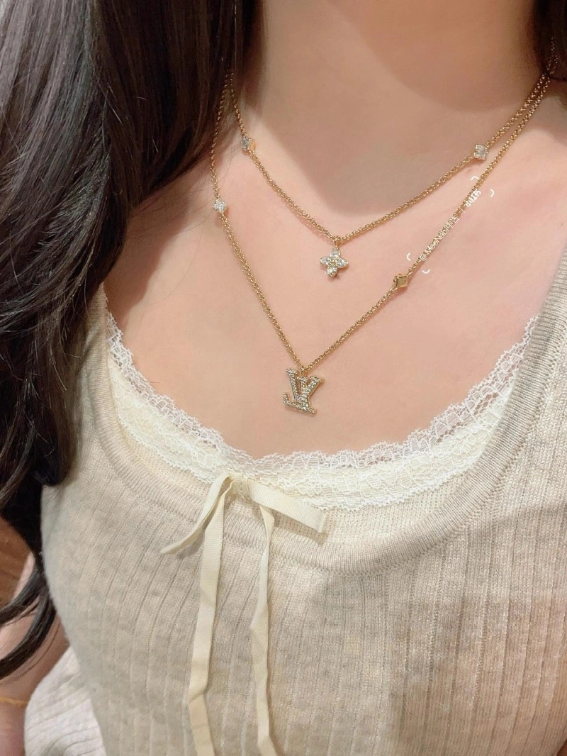 Louis Vuitton Necklaces Durable 247716