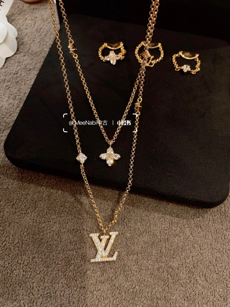 Louis Vuitton Necklaces Durable 247716