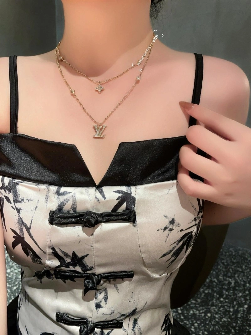 Louis Vuitton Necklaces Durable 247716
