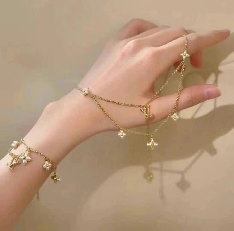 Practical Louis Vuitton Necklaces 247709