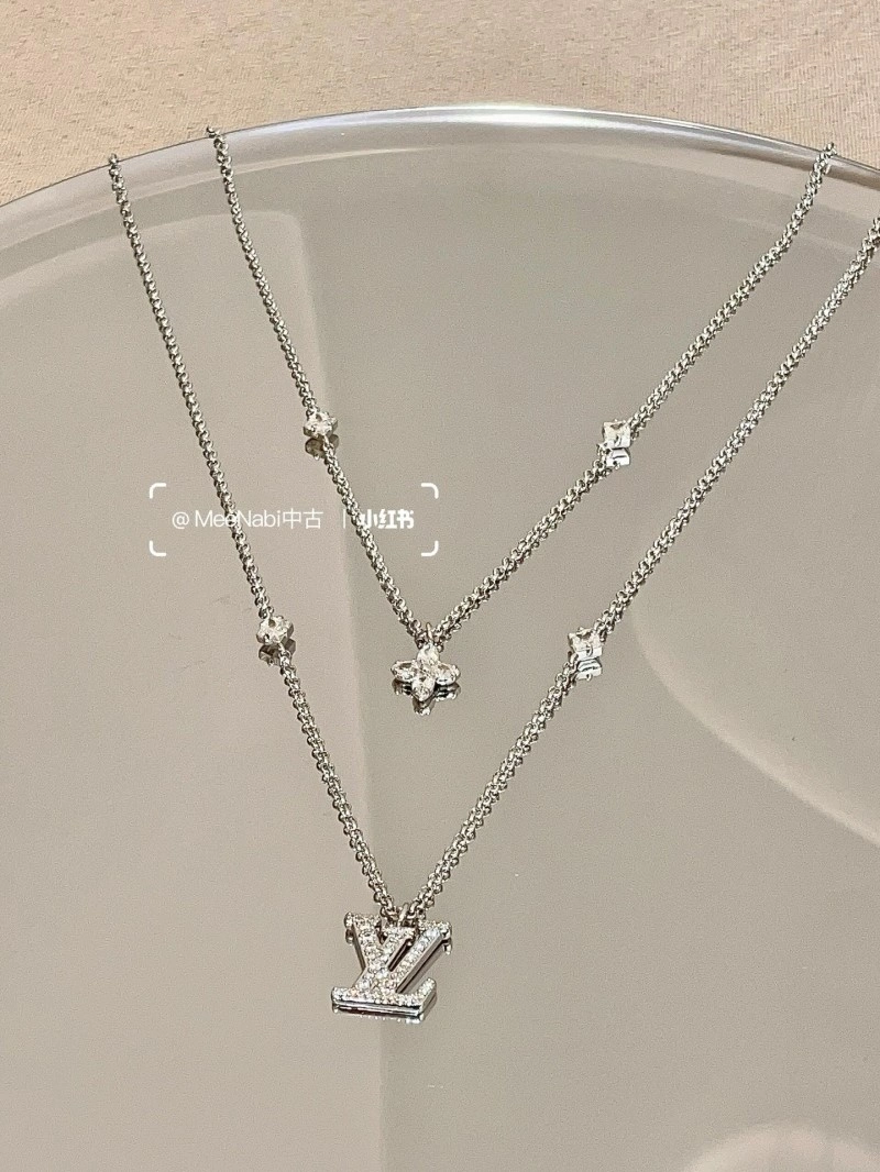 Flexible Louis Vuitton Necklaces 247707