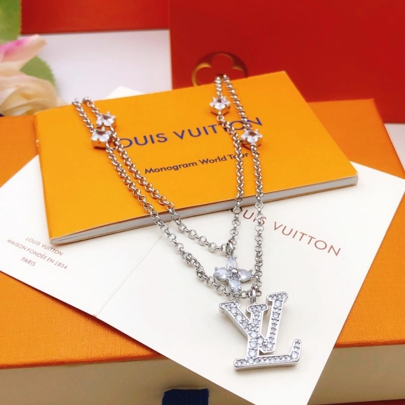 Flexible Louis Vuitton Necklaces 247707