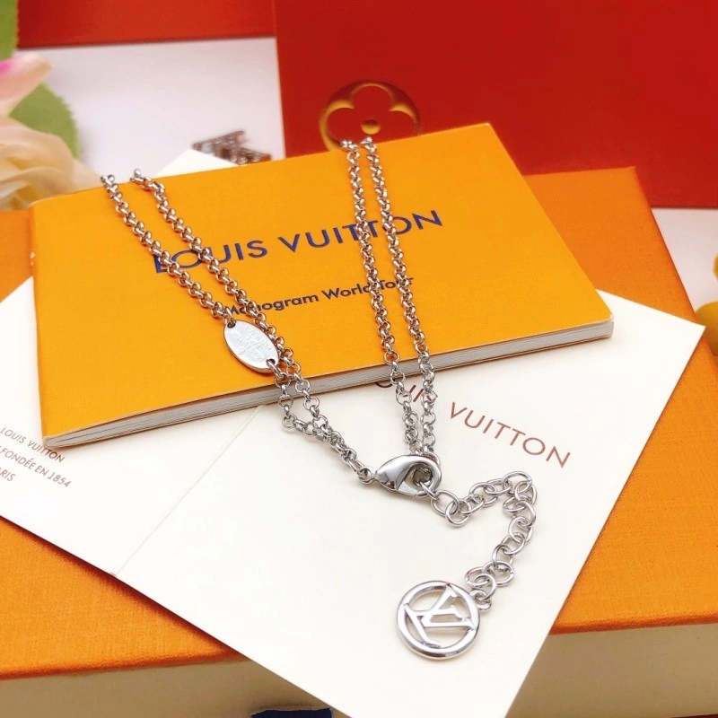 Flexible Louis Vuitton Necklaces 247707