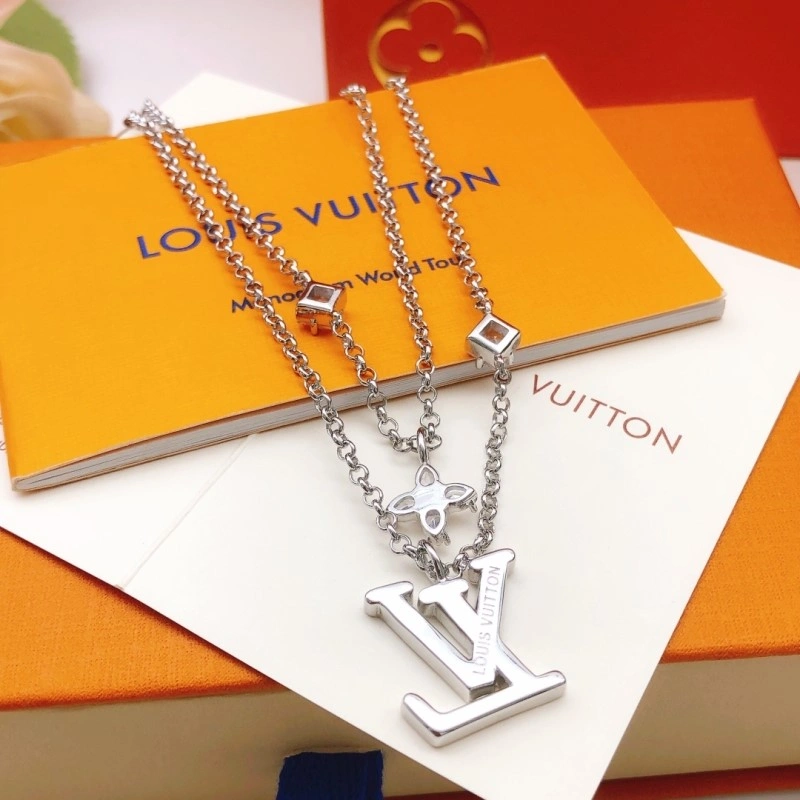 Flexible Louis Vuitton Necklaces 247707