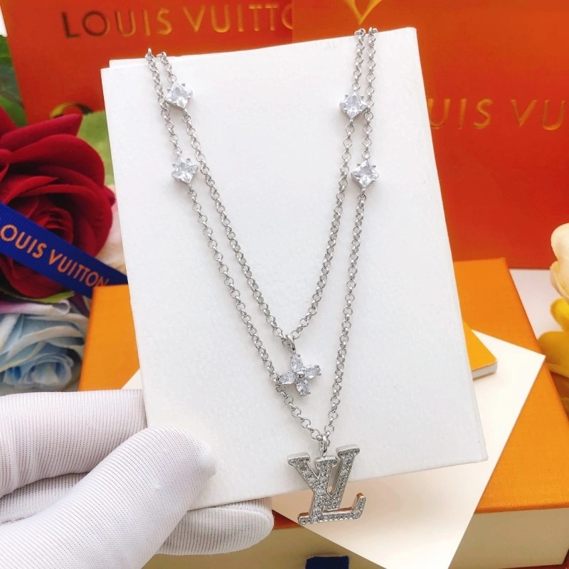 Flexible Louis Vuitton Necklaces 247707