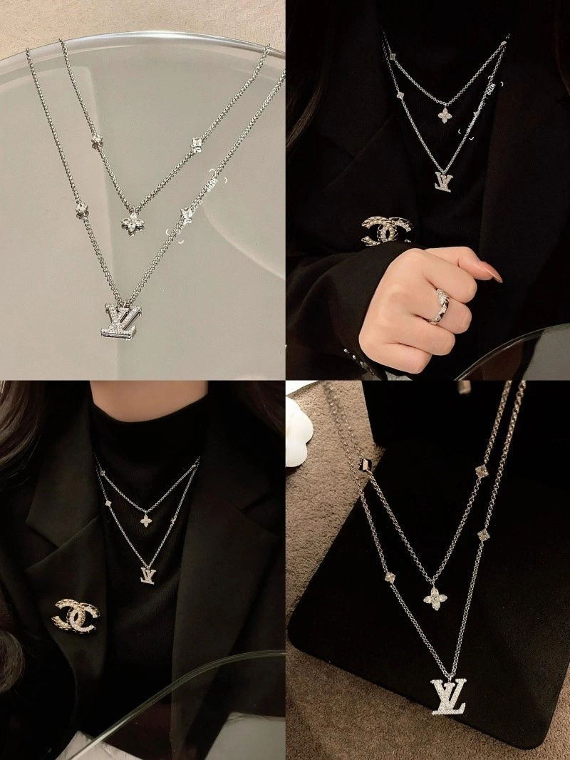 Flexible Louis Vuitton Necklaces 247707