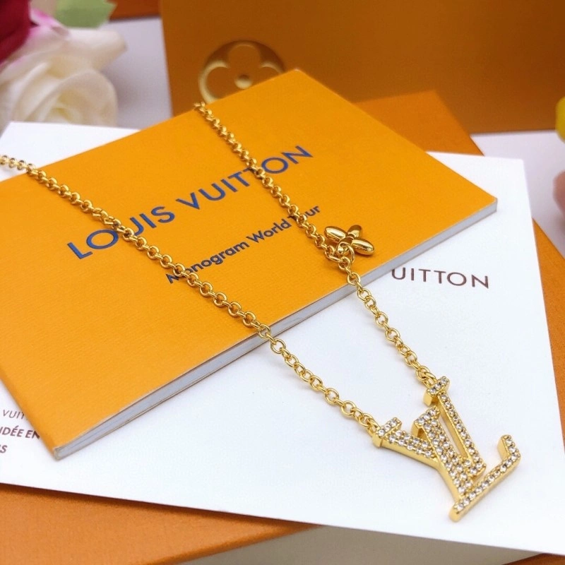 Packable Louis Vuitton Necklaces 247708