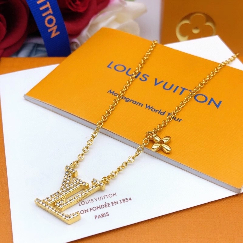 Packable Louis Vuitton Necklaces 247708