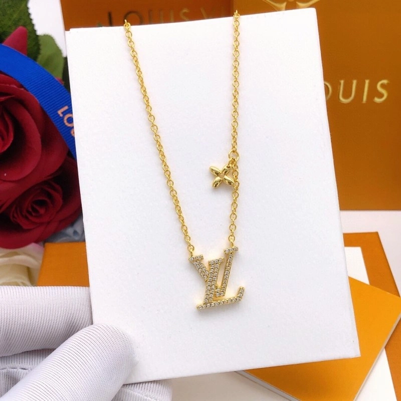Packable Louis Vuitton Necklaces 247708