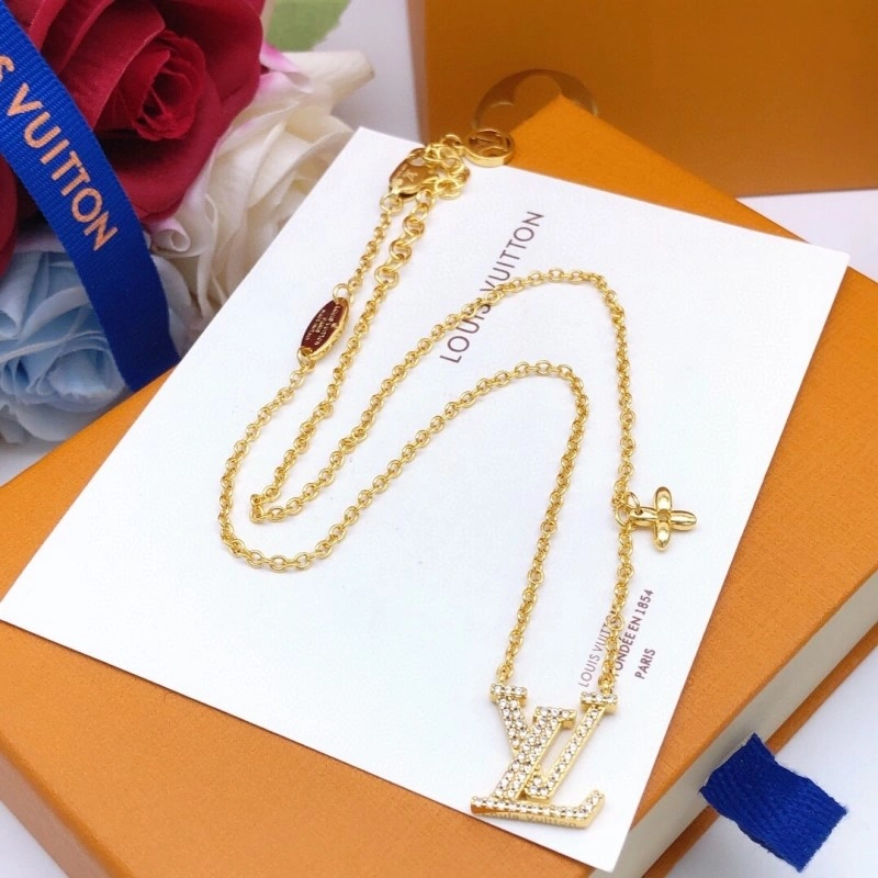Packable Louis Vuitton Necklaces 247708
