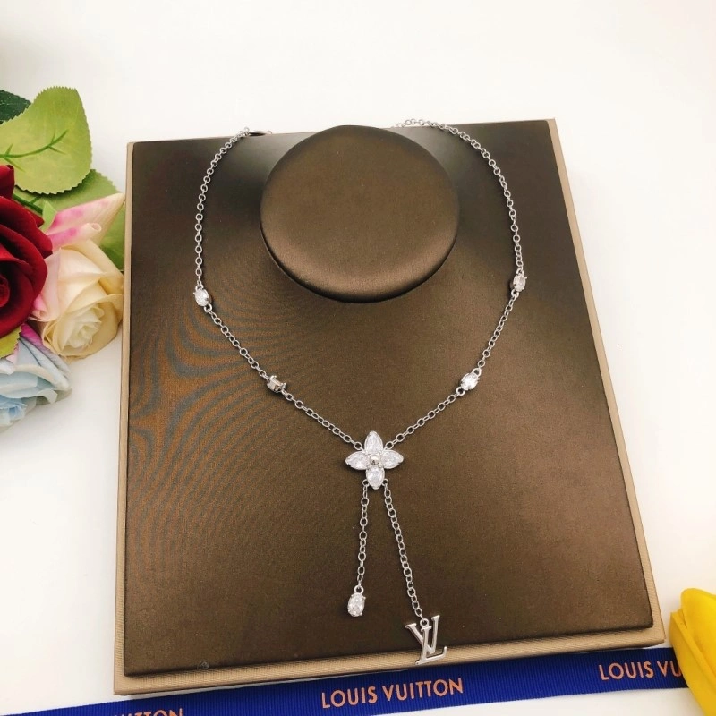 Louis Vuitton Necklaces Versatile 247706