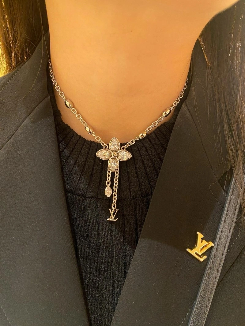 Louis Vuitton Necklaces Versatile 247706