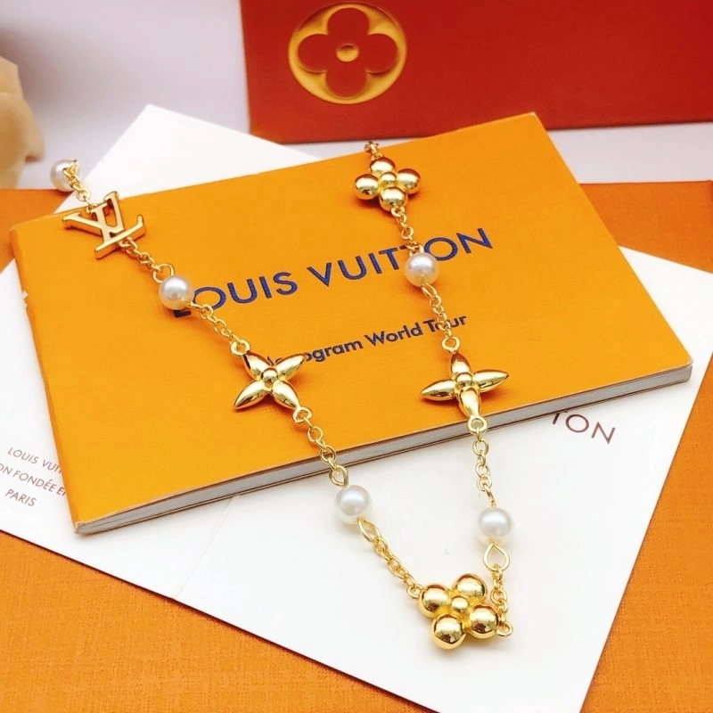 Louis Vuitton Necklaces Soft 247705