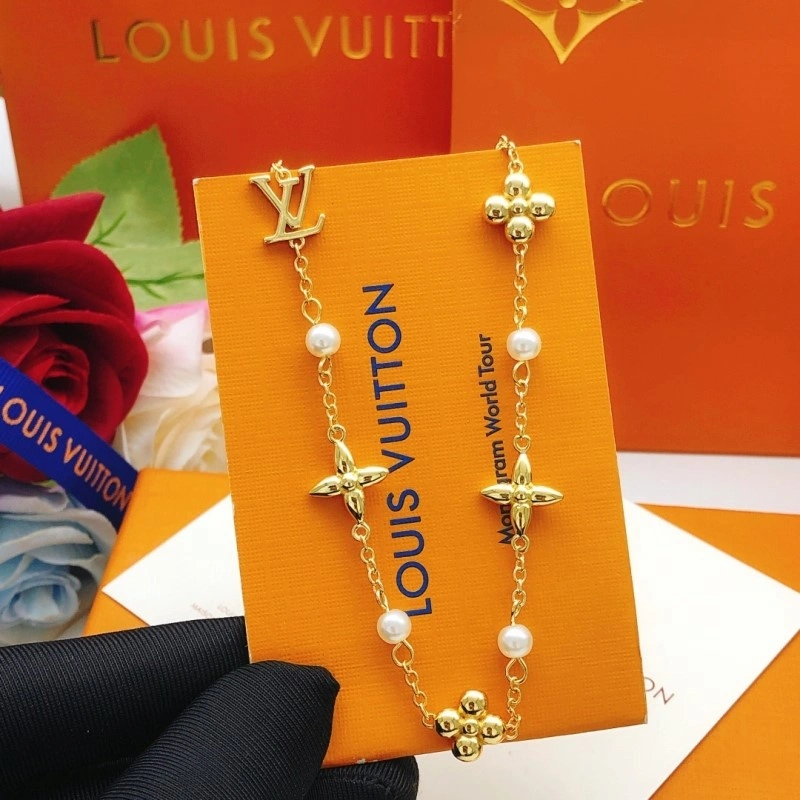 Louis Vuitton Necklaces Soft 247705