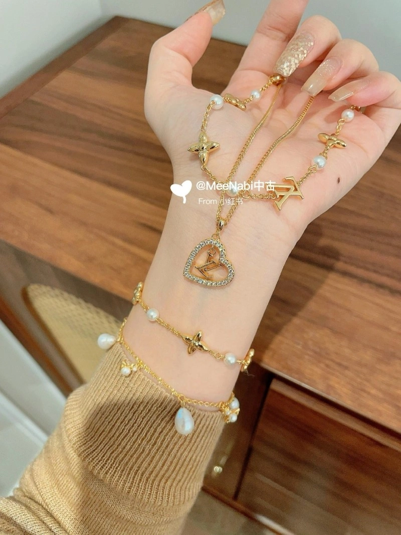 Breathable Louis Vuitton Necklaces 247704