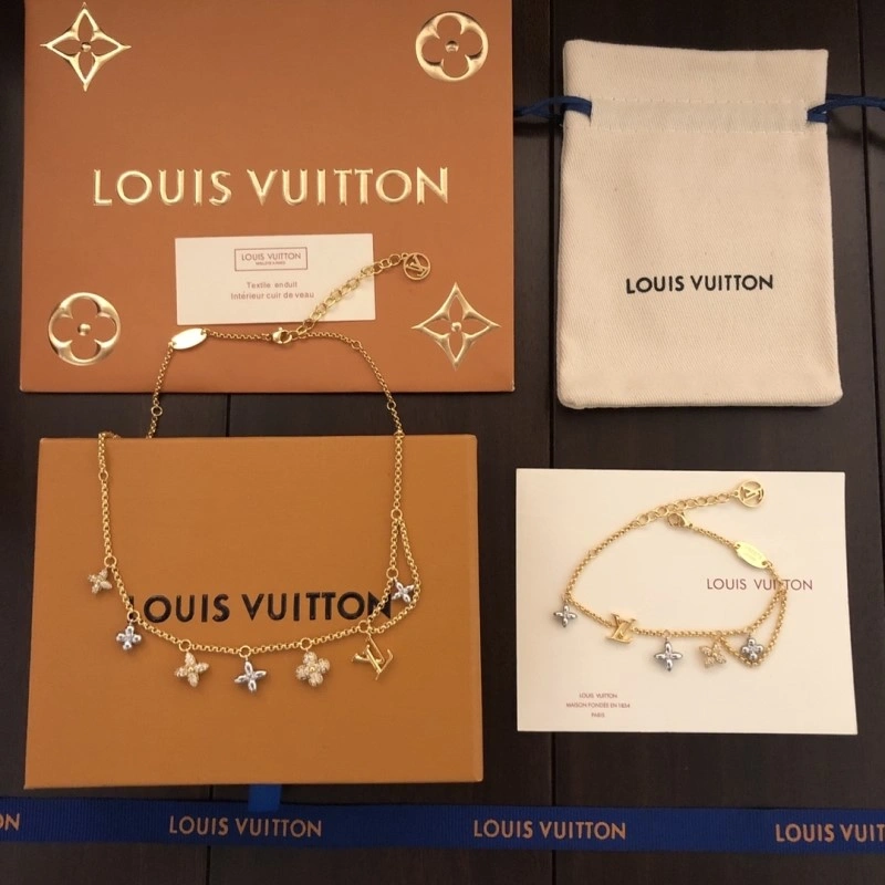 Thermal Louis Vuitton Necklaces 247697