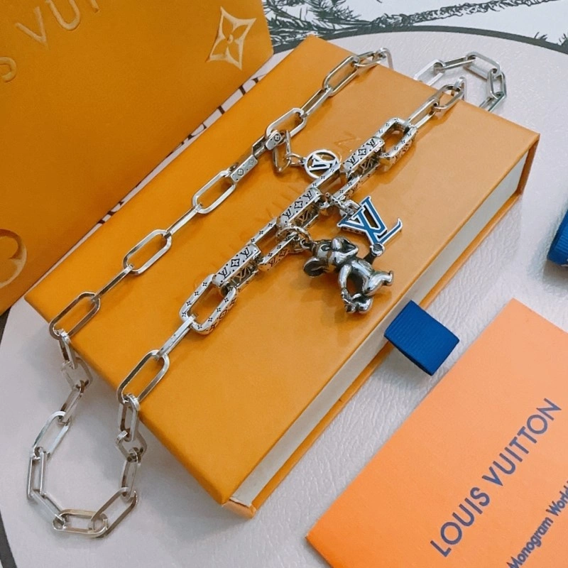 Lightweight Louis Vuitton Necklaces 247675