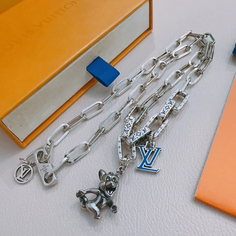 Lightweight Louis Vuitton Necklaces 247675
