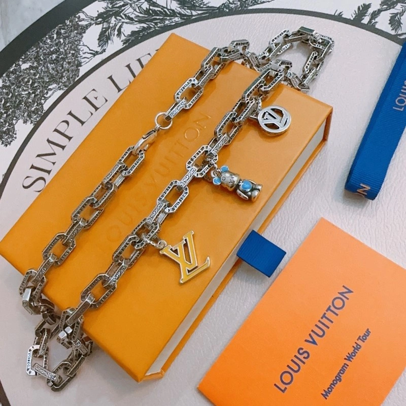 Chic Louis Vuitton Necklaces 247689