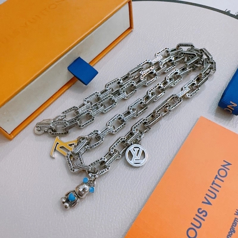 Chic Louis Vuitton Necklaces 247689