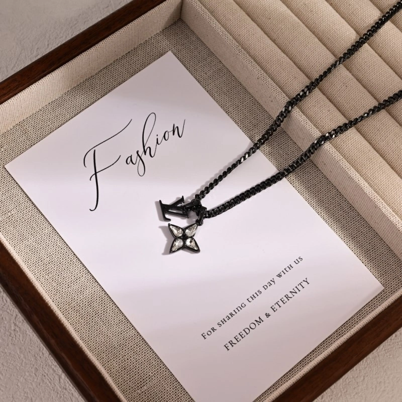 Louis Vuitton Necklaces Bold 247685