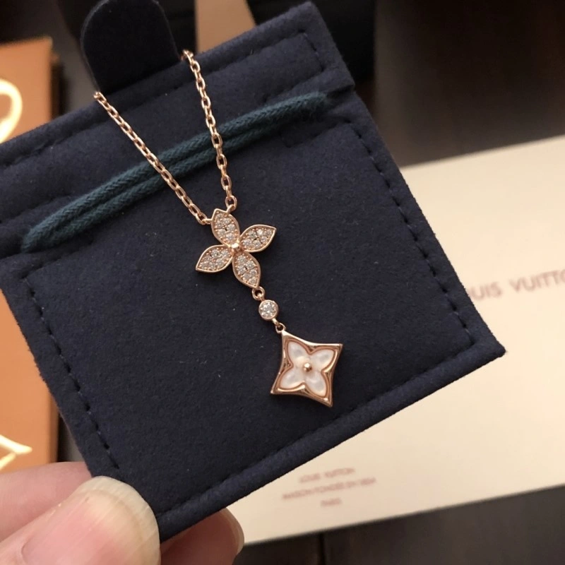 Flexible Louis Vuitton Necklaces 247687