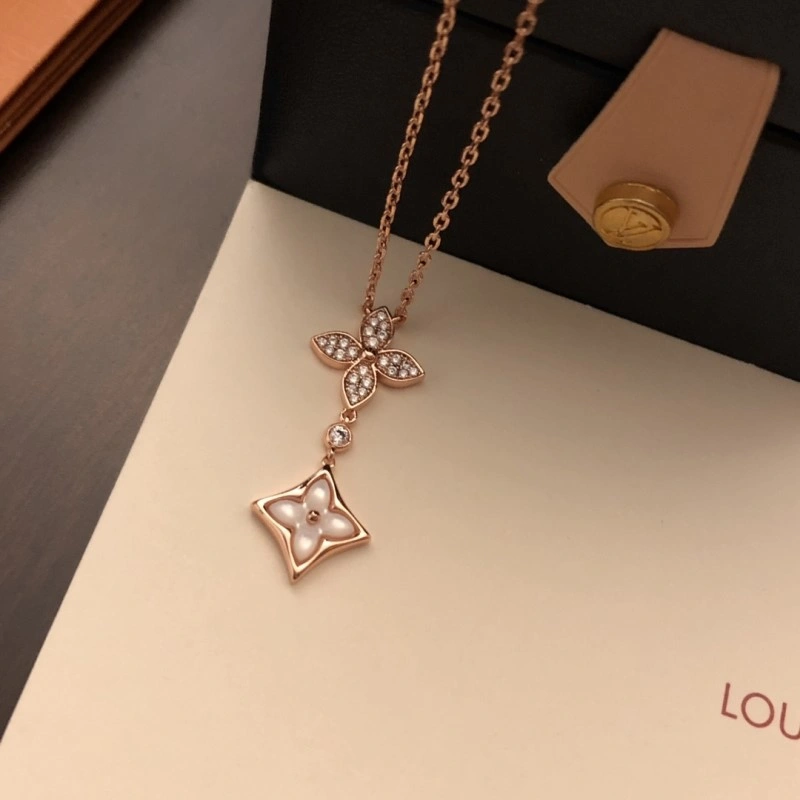 Flexible Louis Vuitton Necklaces 247687