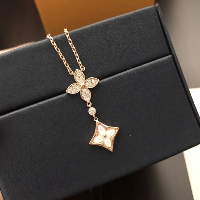 Flexible Louis Vuitton Necklaces 247687