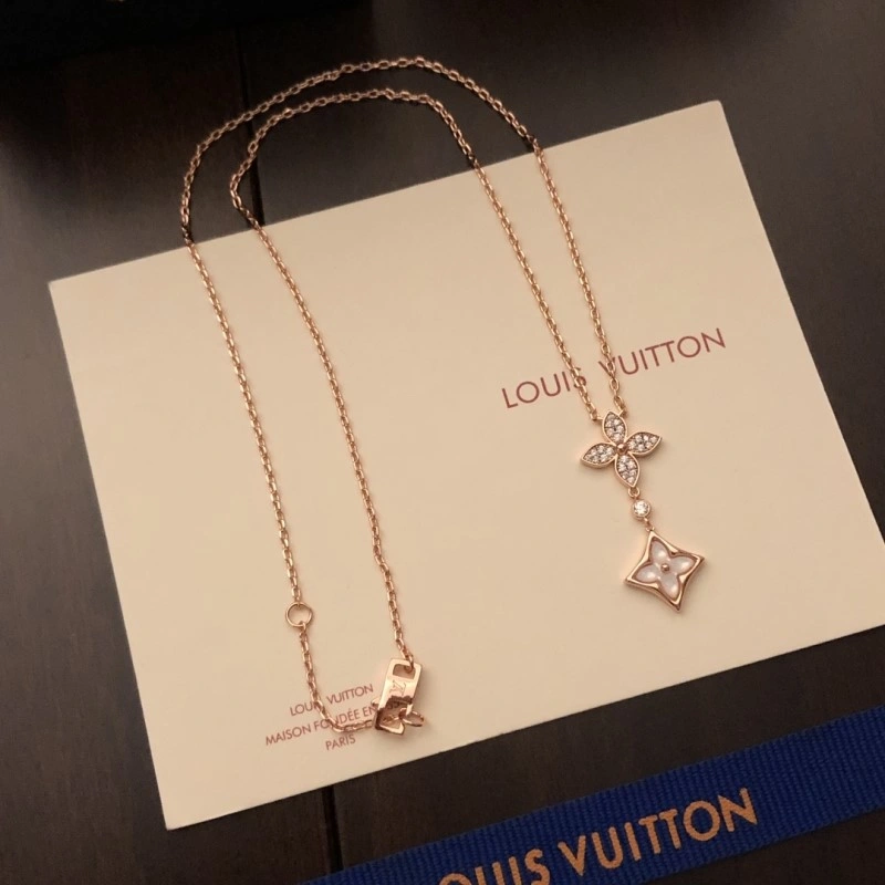 Flexible Louis Vuitton Necklaces 247687