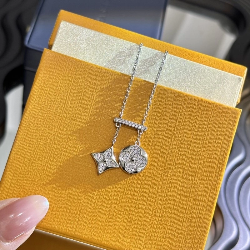MultiPurpose Louis Vuitton Necklaces 247677