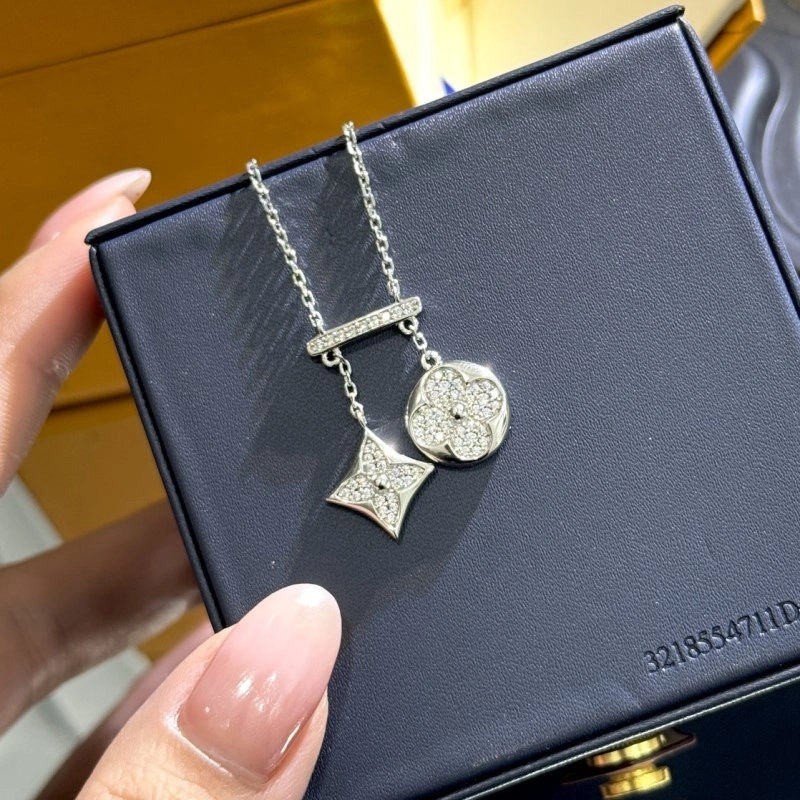 MultiPurpose Louis Vuitton Necklaces 247677