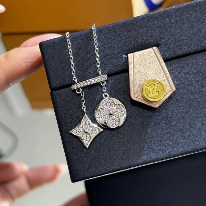MultiPurpose Louis Vuitton Necklaces 247677