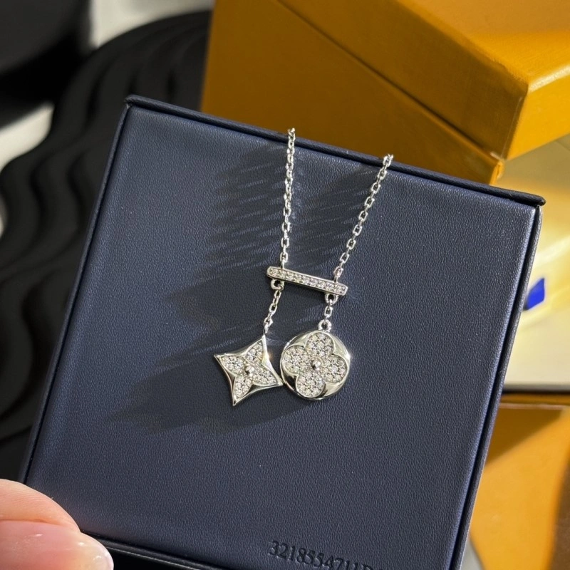 MultiPurpose Louis Vuitton Necklaces 247677