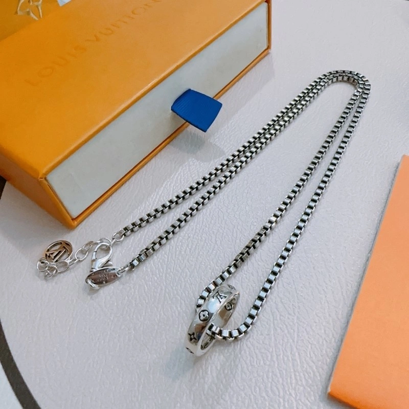 Louis Vuitton Necklaces Casual 247678