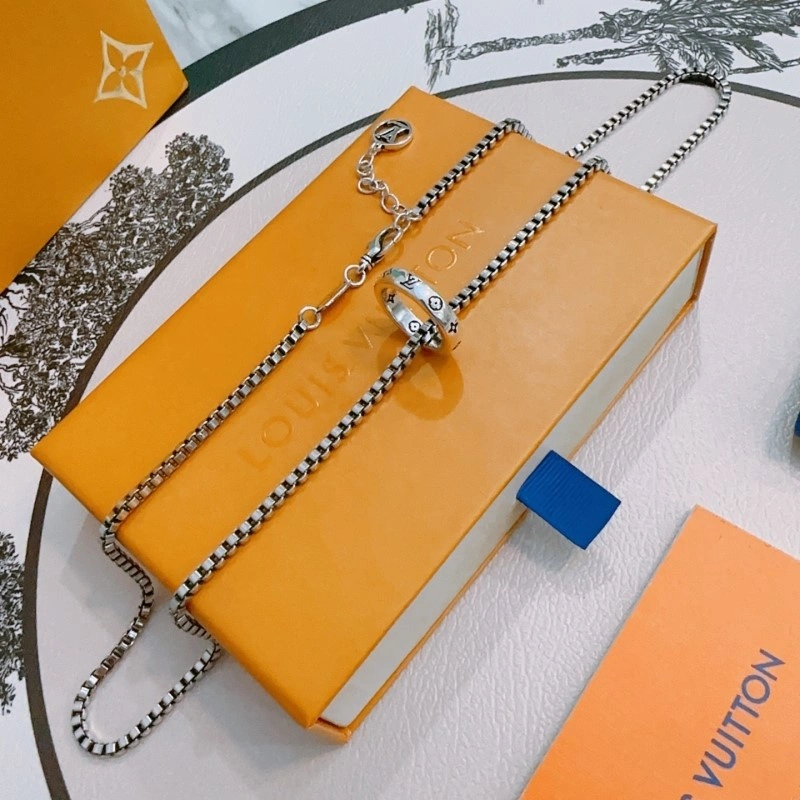 Louis Vuitton Necklaces Casual 247678