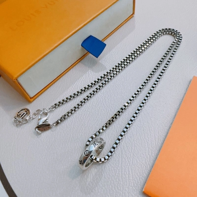 Louis Vuitton Necklaces Casual 247678