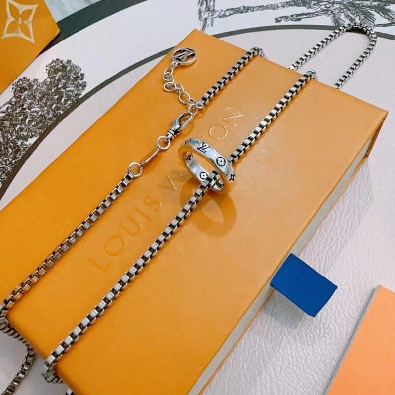 Louis Vuitton Necklaces Casual 247678