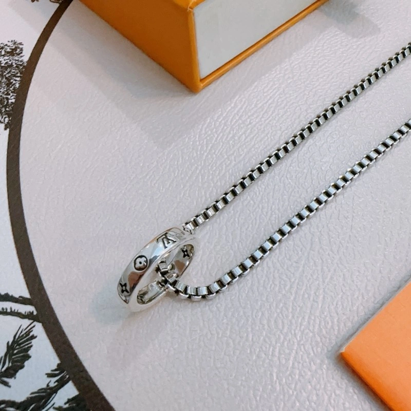 Louis Vuitton Necklaces Casual 247678