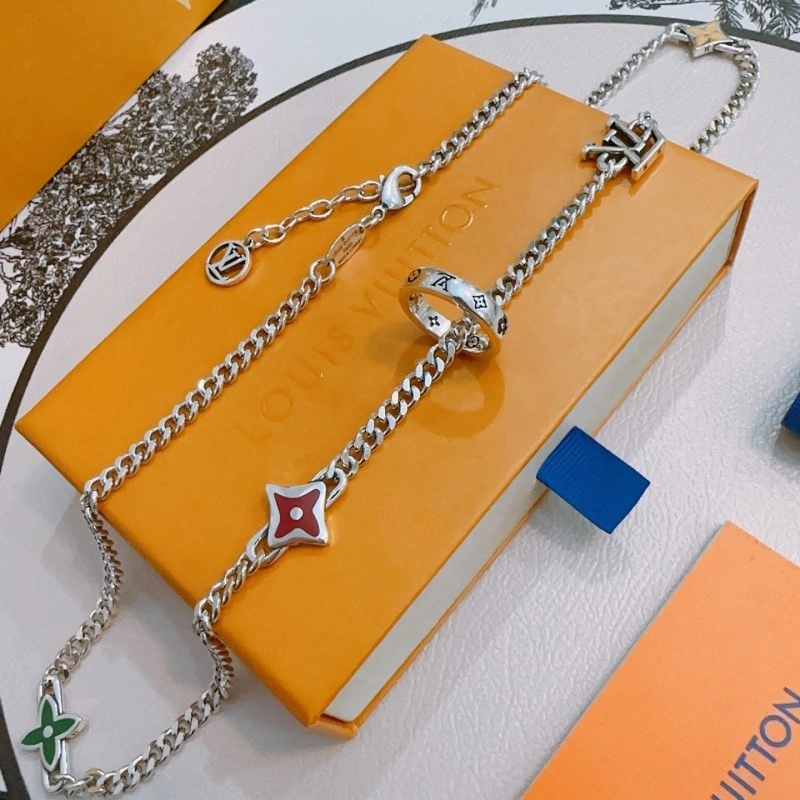 Louis Vuitton Necklaces Durable 247673