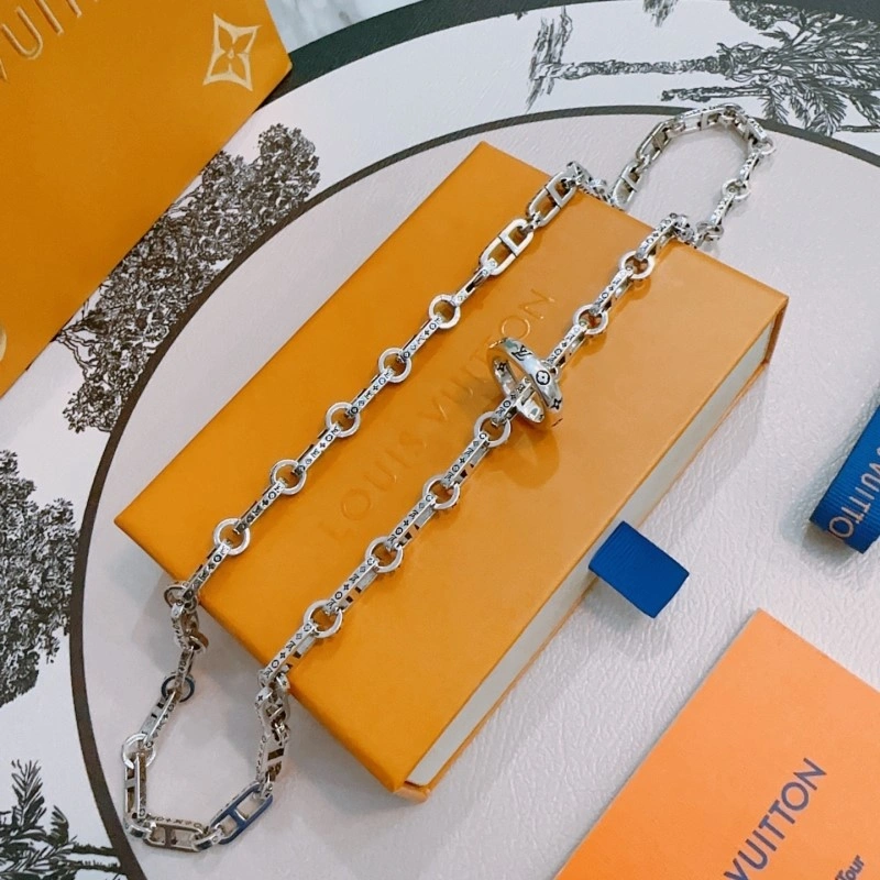 Louis Vuitton Necklaces Elegant 247671