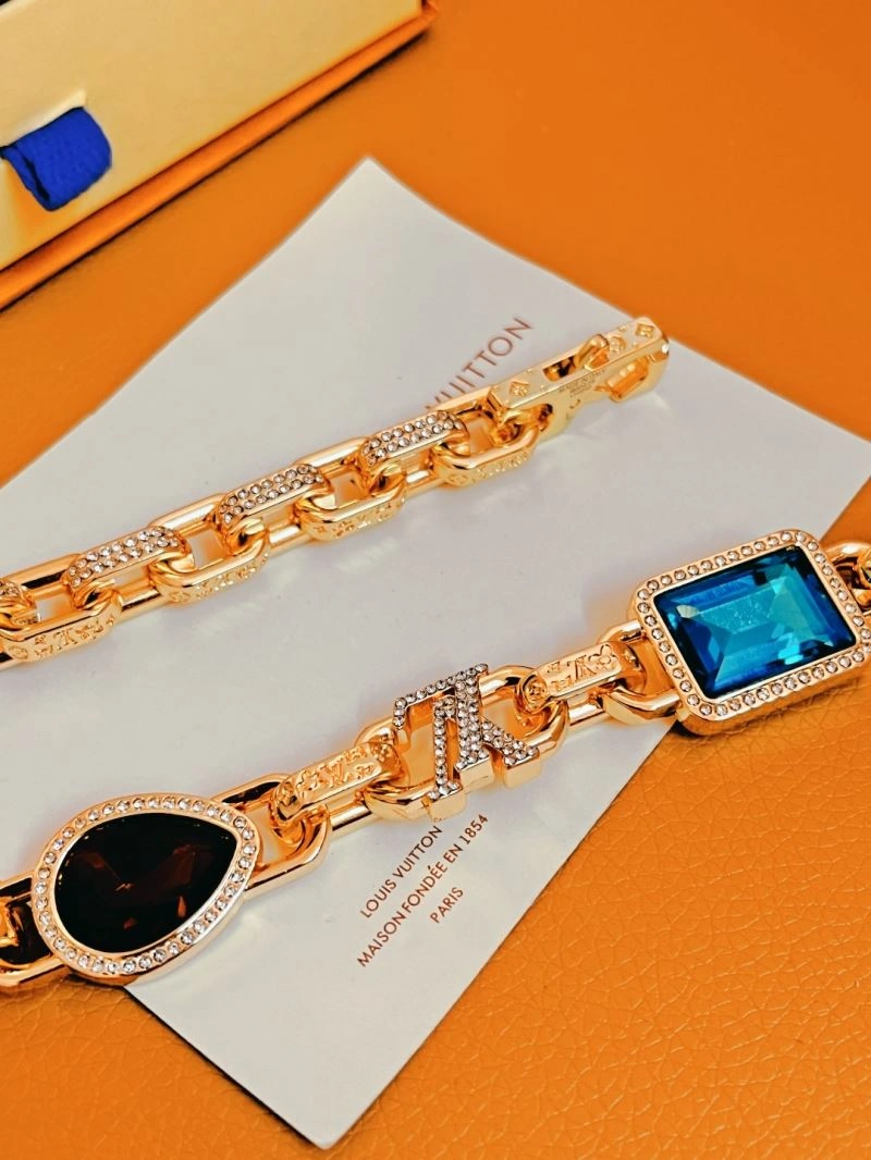 Resilient Louis Vuitton Necklaces 268412
